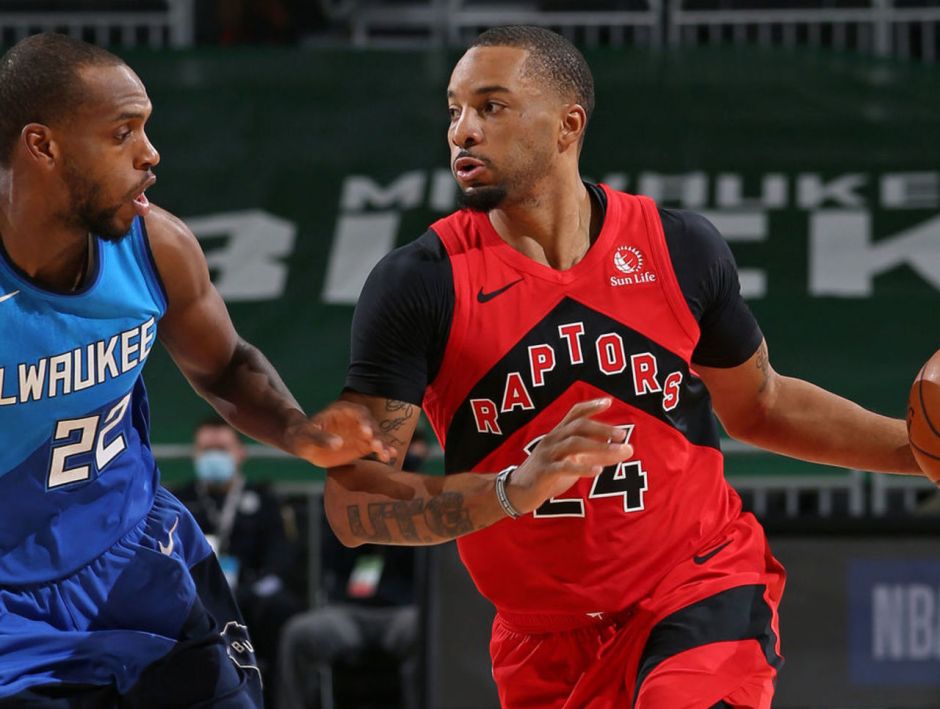 他在场上拥 他在场上拥